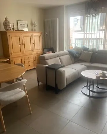 Met Zicht Op Zee 아파트 *